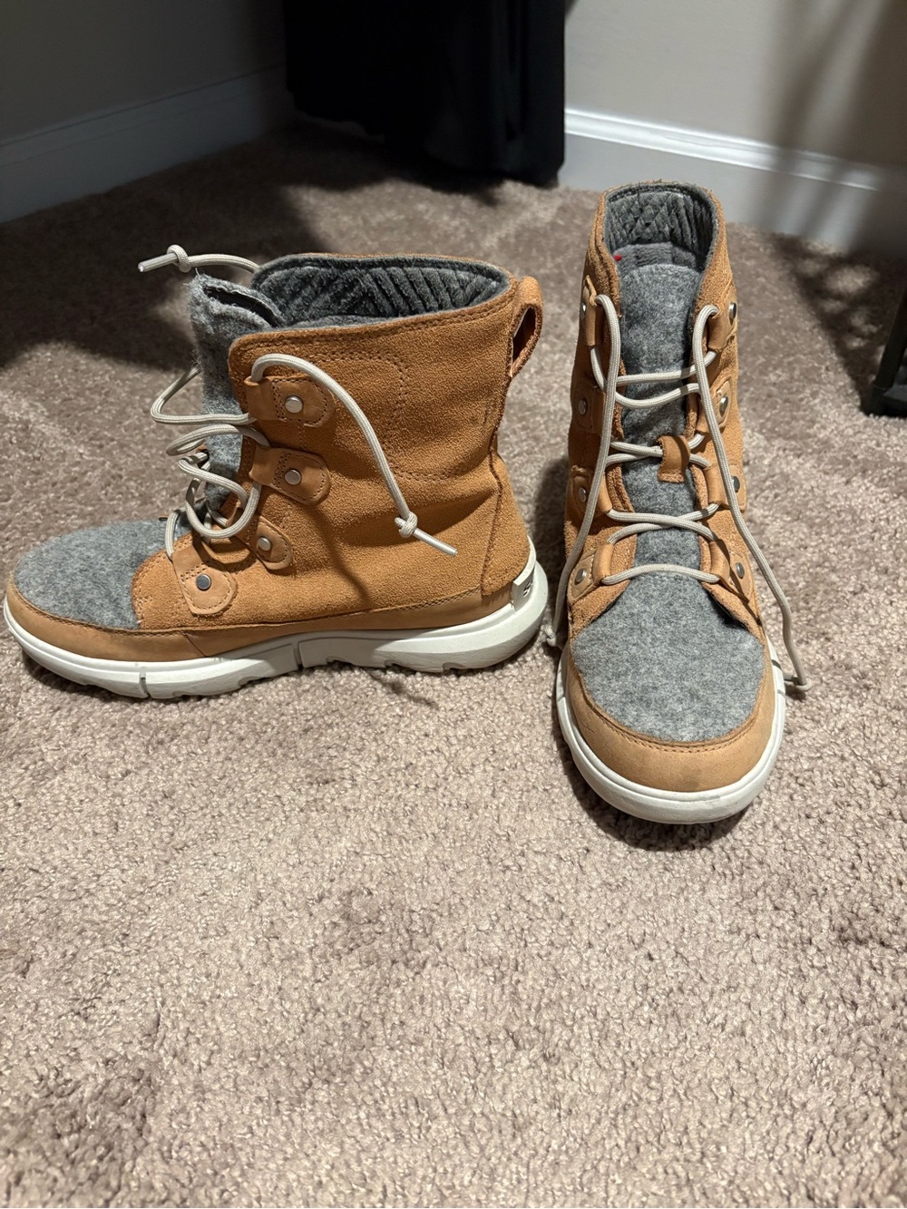 Sorel Women's Lace-Up Boots in Tan and Gray